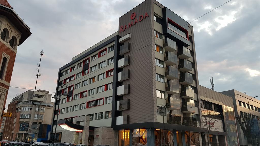 Ramada By Wyndham Ramnicu Valcea Hotel Exterior foto
