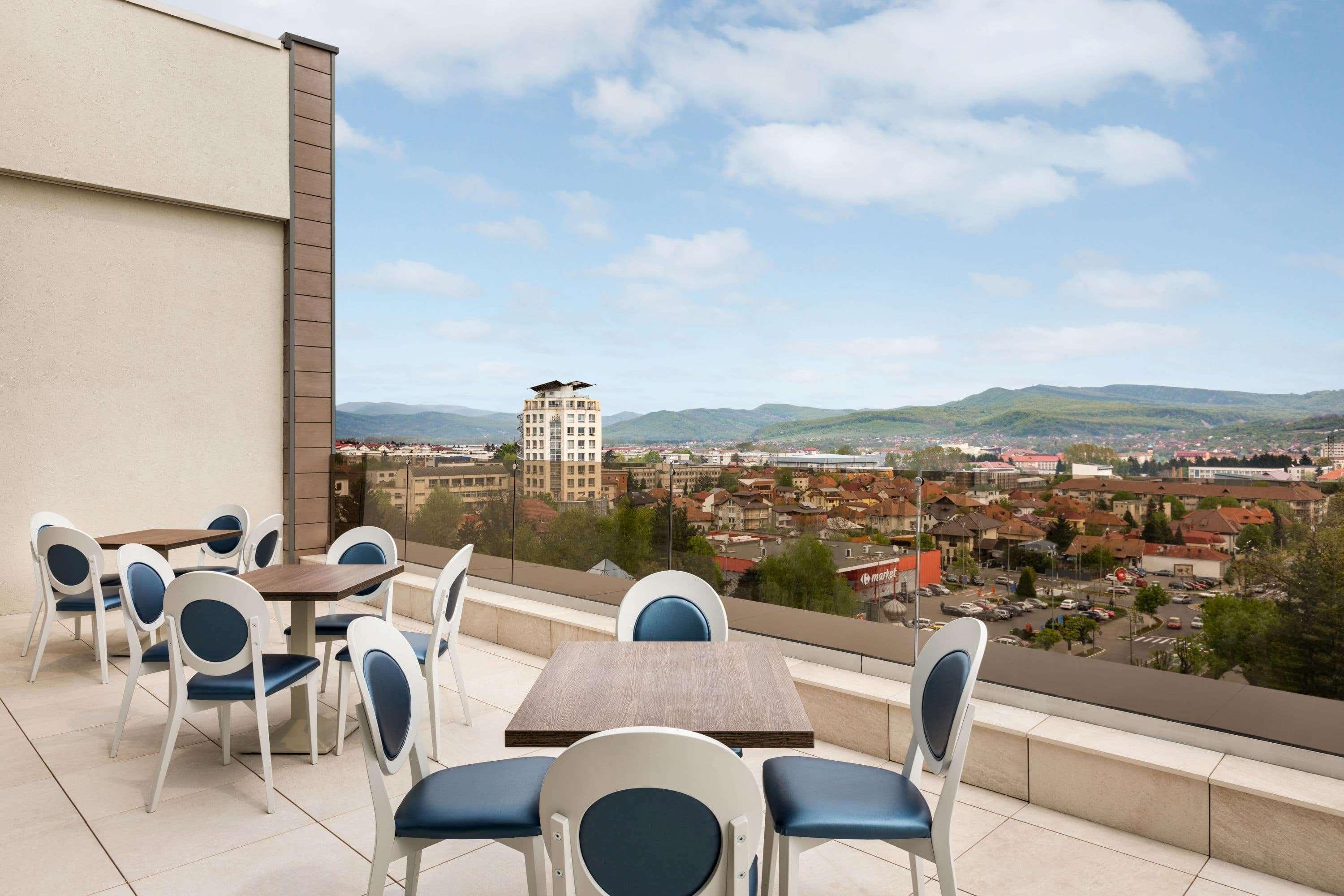 Ramada By Wyndham Ramnicu Valcea Hotel Exterior foto
